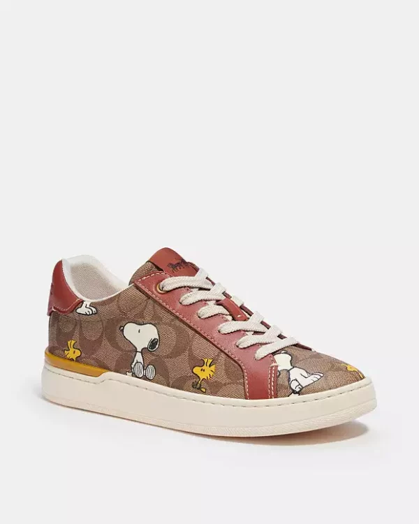 COACH X PEANUTS CLIP LOW TOP SNEAKER IN SIGNATURE CANVAS WITH SNOOPY WOODSTOCK PRINT - Imagen 2